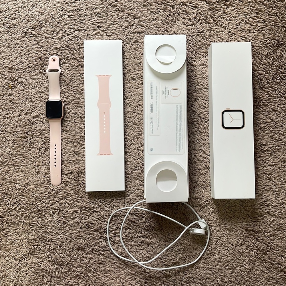 APPLE WATCH SERIES 4- pink band